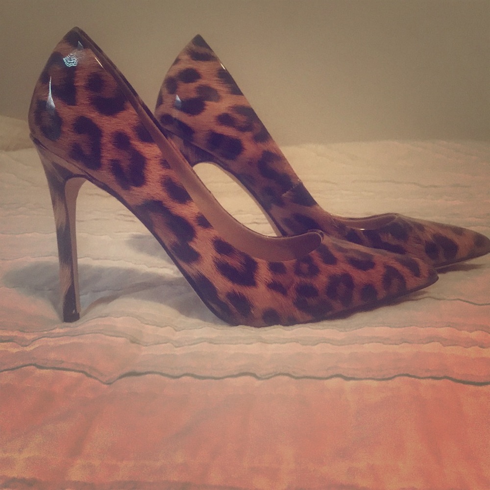 Women’s Size 7 Cheetah Print Pumps